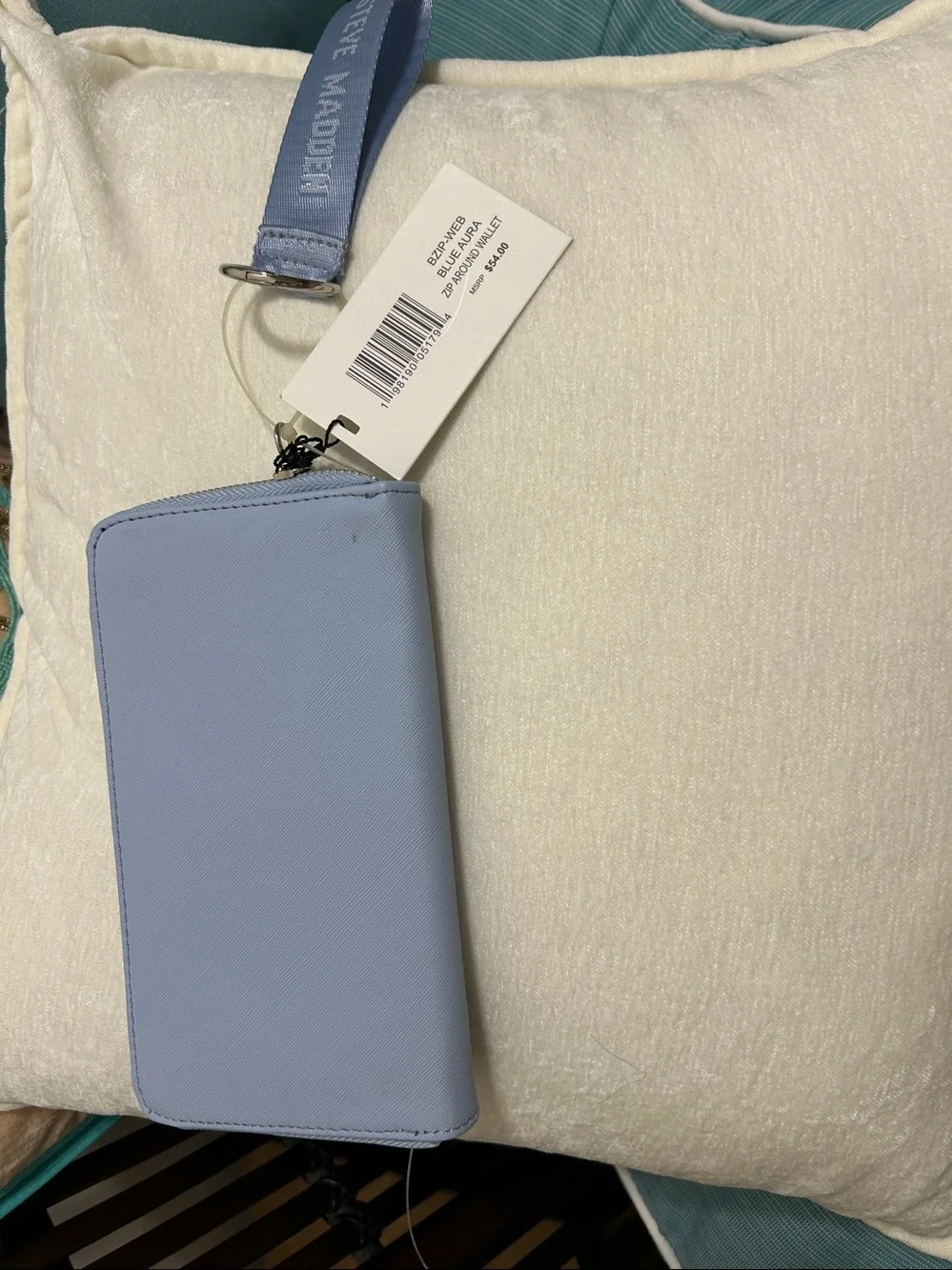 Steve Madden compact zip